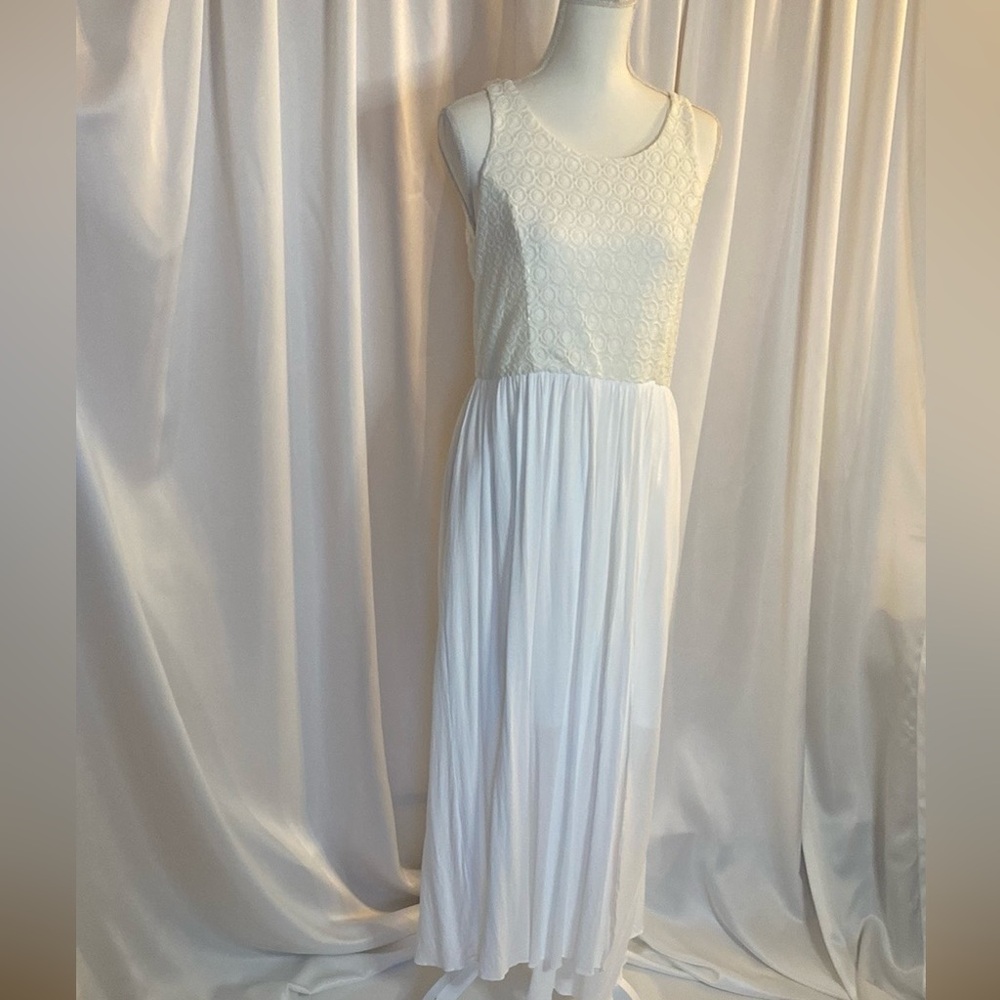Cato White Maxi Dress with Scoop Neck and Sleeveless